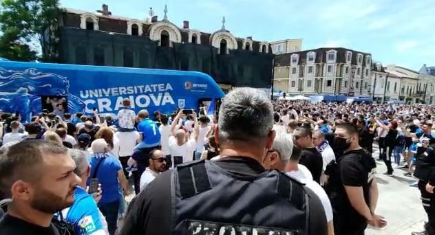 Sarbatoare la Craiova! Jucatorii au iesit sa petreaca alaturi de suporteri cucerirea Cupei Romaniei! Imagini senzationale _27