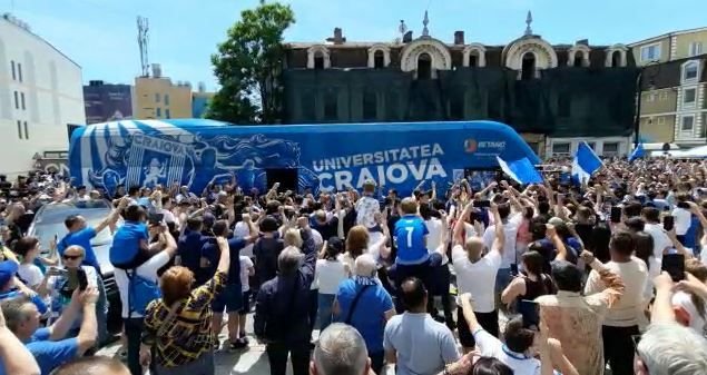 Sarbatoare la Craiova! Jucatorii au iesit sa petreaca alaturi de suporteri cucerirea Cupei Romaniei! Imagini senzationale _28
