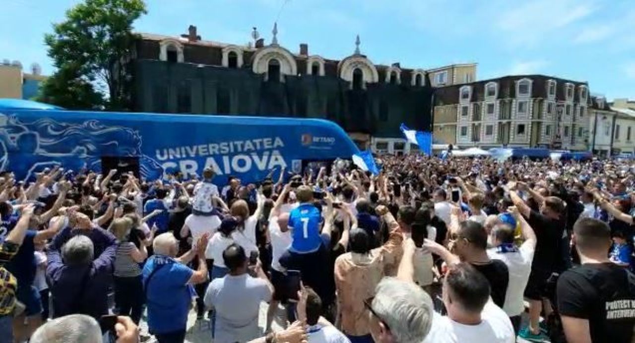 Sarbatoare la Craiova! Jucatorii au iesit sa petreaca alaturi de suporteri cucerirea Cupei Romaniei! Imagini senzationale _29