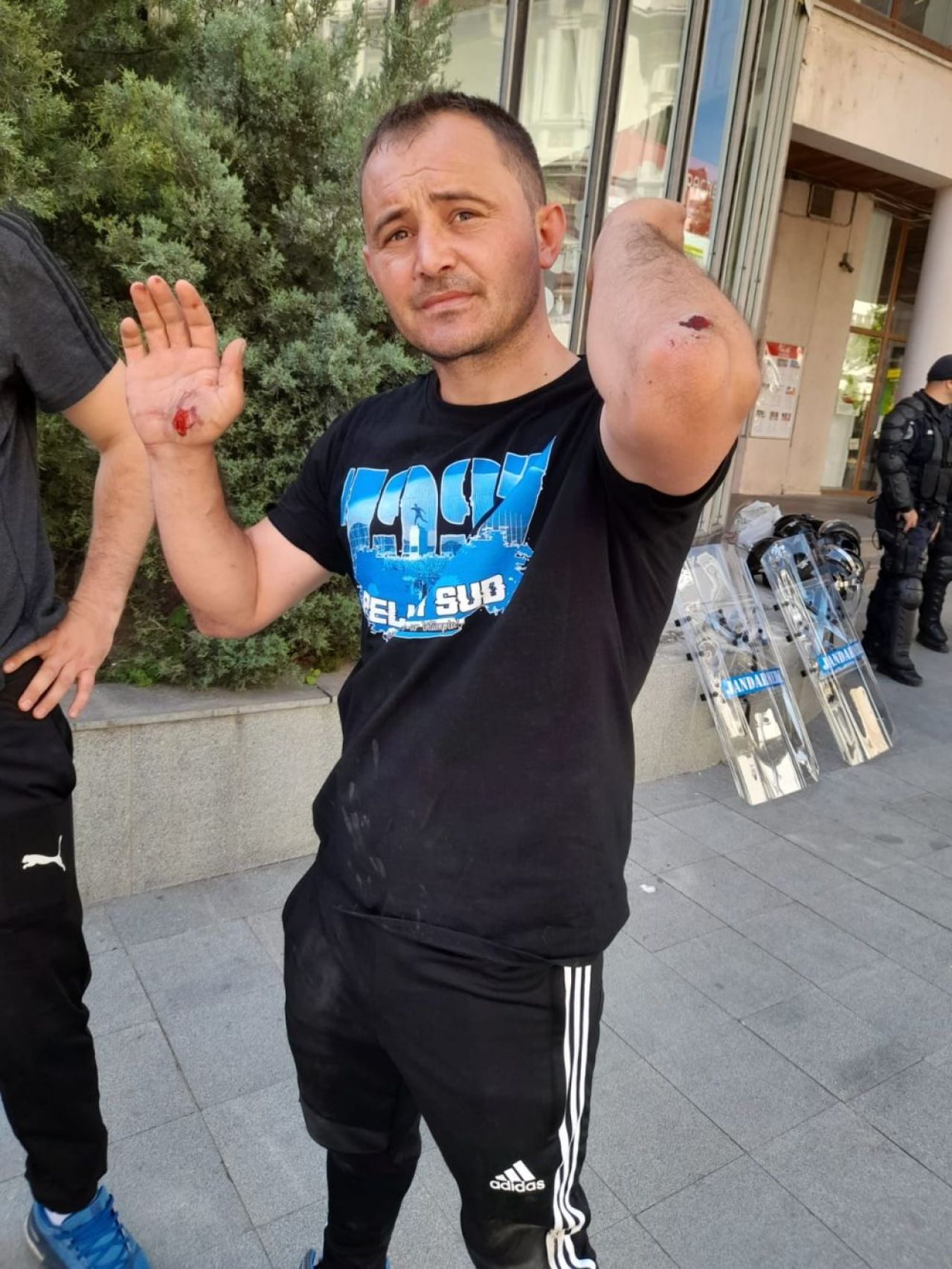 Noi detalii de ultima ora despre scandalul din Craiova! 8 fani ai lui FCU au fost arestati, iar 4 suporteri de la CSU au fost dusi la spital_2