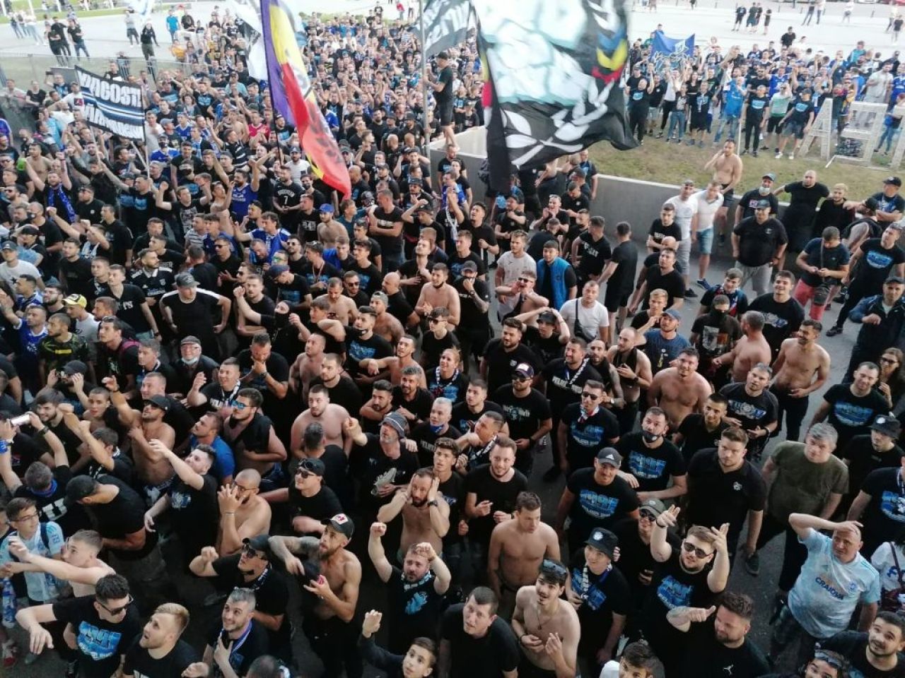 Nebunie in Banie! FCU Craiova a primit trofeul in Liga 2, iar sute de suporteri s-au strans la stadion! Ce a spus Trica despre viitorul sau_7