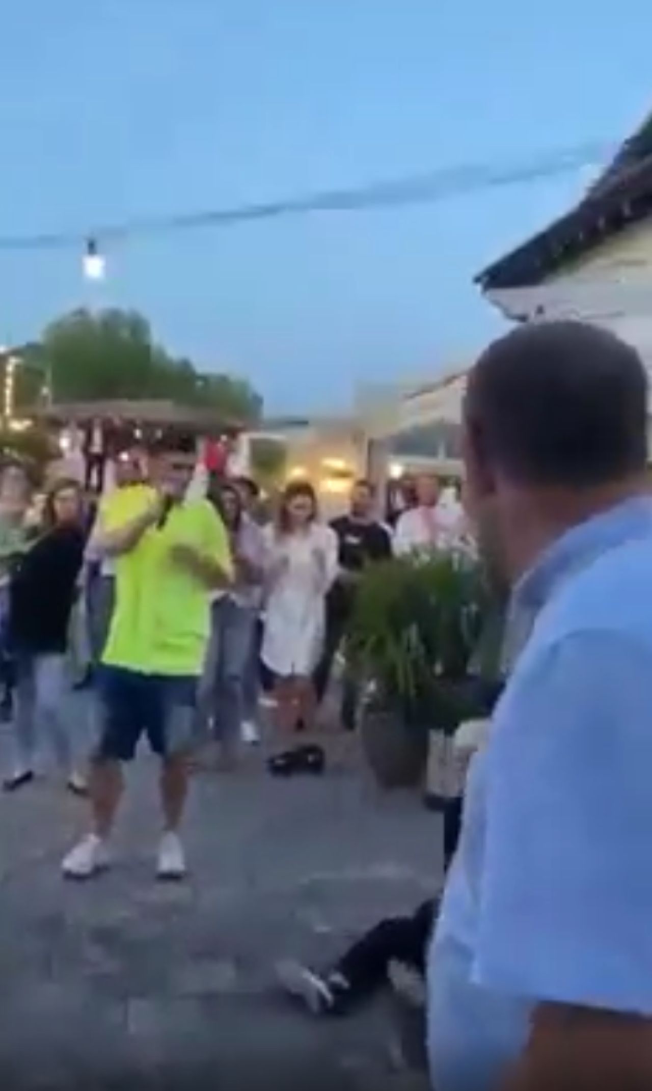 Cartu a cazut cand incerca sa 'atace' cu sampanie! Momente uluitoare la petrecerea Craiovei_6