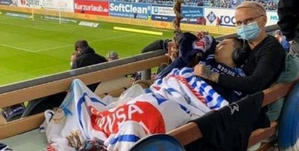 Gest superb facut de un club din Germania dupa promovarea in liga a doua! Cum si-au facut fericit un fan de doar 15 ani! Imagini emotionante