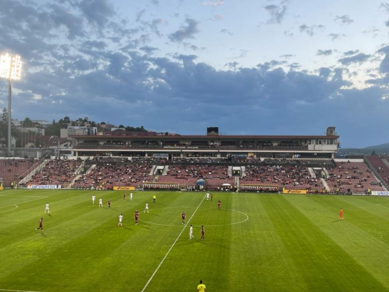 FCSB, huiduita la primul meci cu suporteri din acest sezon al Ligii 1! Cum au fost primiti jucatorii lui Becali la Cluj _1