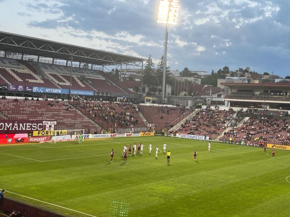 FCSB, huiduita la primul meci cu suporteri din acest sezon al Ligii 1! Cum au fost primiti jucatorii lui Becali la Cluj _3