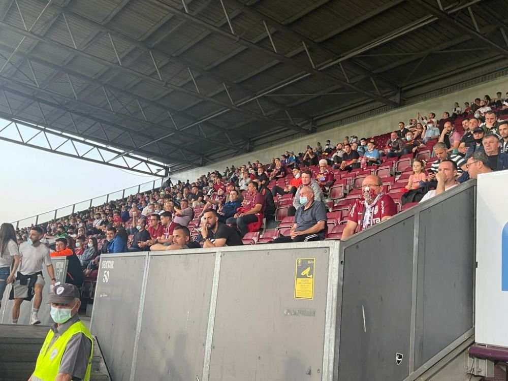 FCSB, huiduita la primul meci cu suporteri din acest sezon al Ligii 1! Cum au fost primiti jucatorii lui Becali la Cluj _5