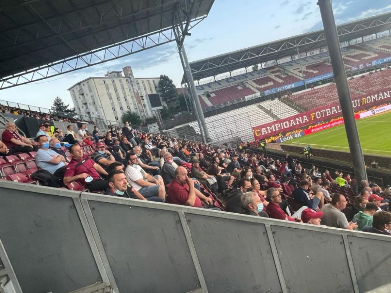 FCSB, huiduita la primul meci cu suporteri din acest sezon al Ligii 1! Cum au fost primiti jucatorii lui Becali la Cluj _6