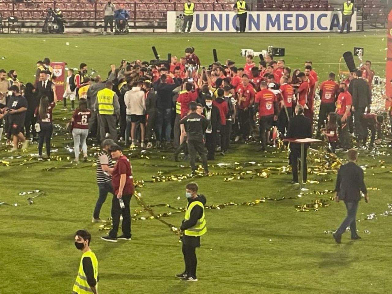 CFR Cluj si-a primit trofeul de campioana a Romaniei! Imaginile senzationale ale bucuriei de la Cluj_18