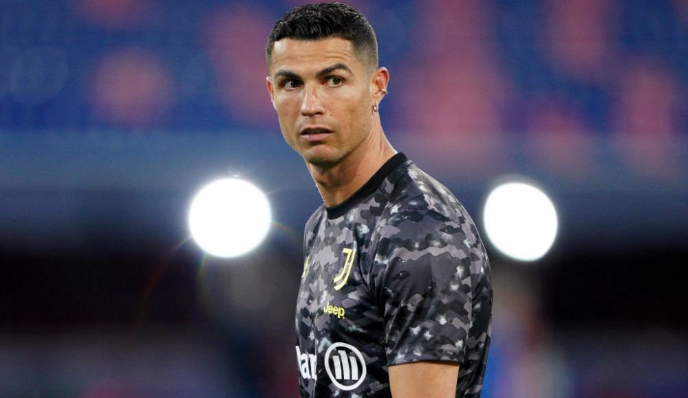 Raspunsul transant al lui Neville cand a fost intrebat despre revenirea lui Ronaldo la United: Mai bine sa avem amintiri placute! &nbsp;