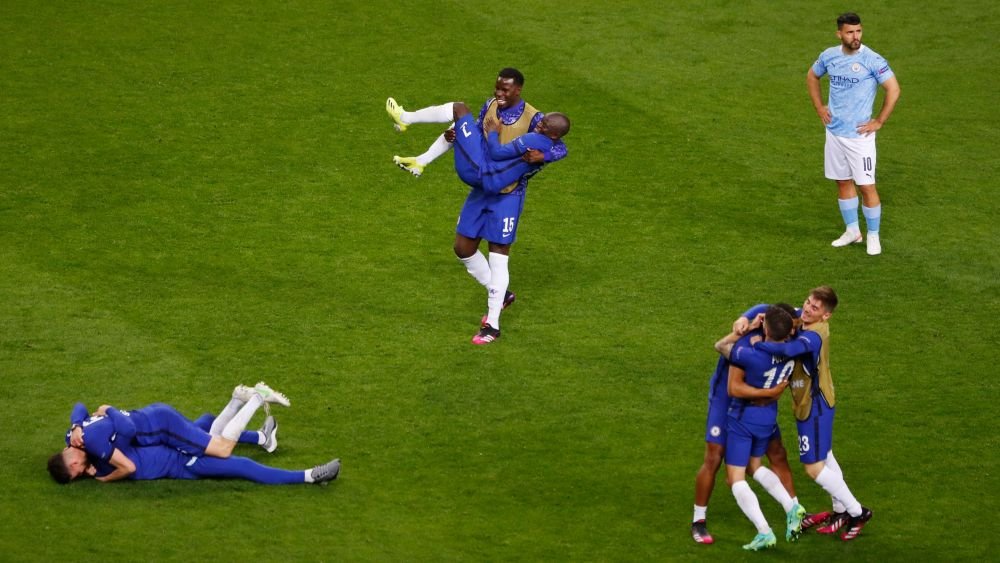 Imaginile bucuriei la Porto! 'Zidul' Kante, protagonist la finalul meciului! Jucatorii lui Chelsea au sarbatorit in stil mare castigarea Champions League_2