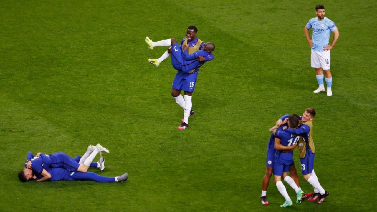 Imaginile bucuriei la Porto! 'Zidul' Kante, protagonist la finalul meciului! Jucatorii lui Chelsea au sarbatorit in stil mare castigarea Champions League_2