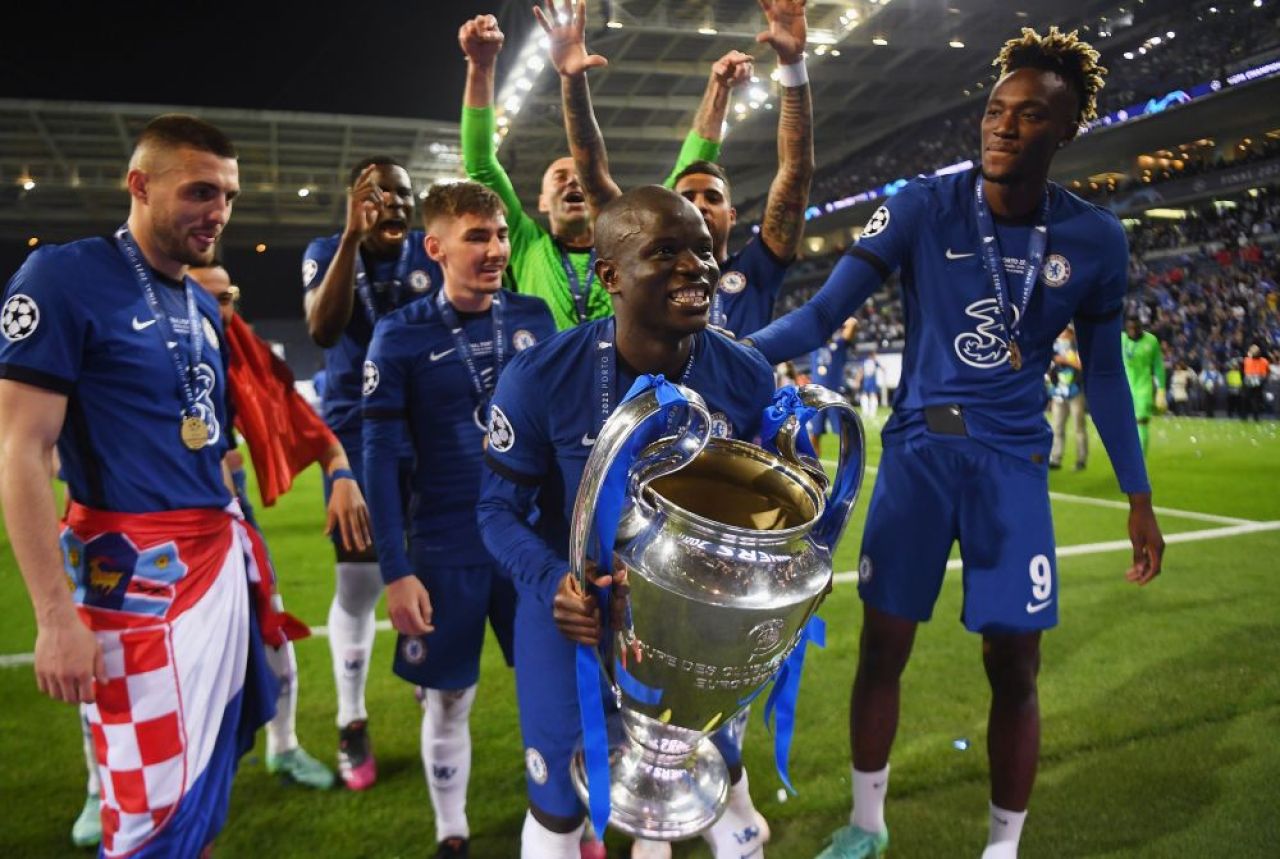 Imaginile bucuriei la Porto! 'Zidul' Kante, protagonist la finalul meciului! Jucatorii lui Chelsea au sarbatorit in stil mare castigarea Champions League_9
