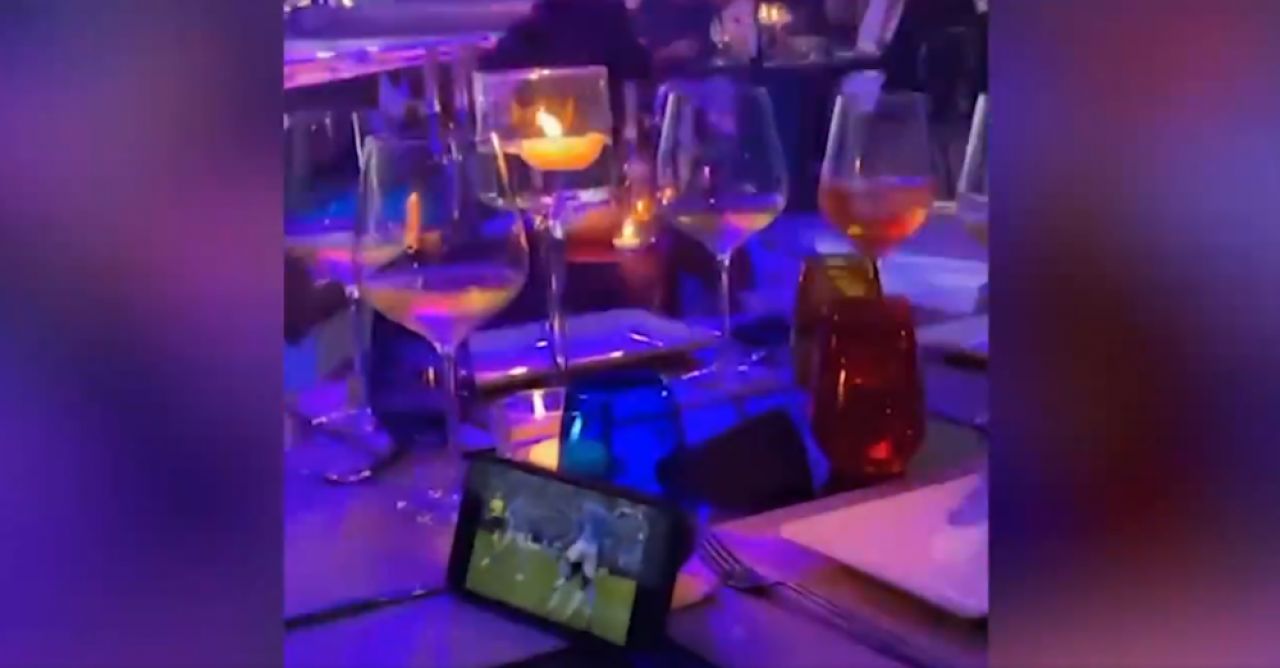 Daca e finala Champions League, nu conteaza cat de frumoasa esti, Ballack nu se uita la tine! :) Imagini senzationale cu fostul fotbalist_5