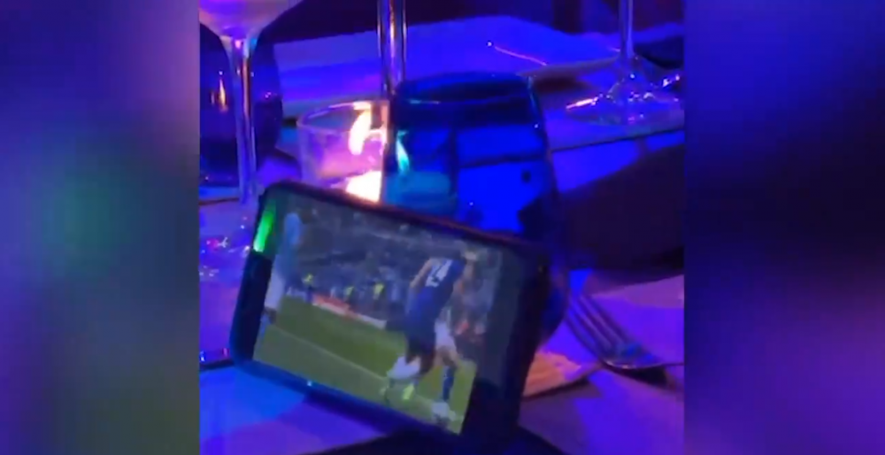 Daca e finala Champions League, nu conteaza cat de frumoasa esti, Ballack nu se uita la tine! :) Imagini senzationale cu fostul fotbalist_6
