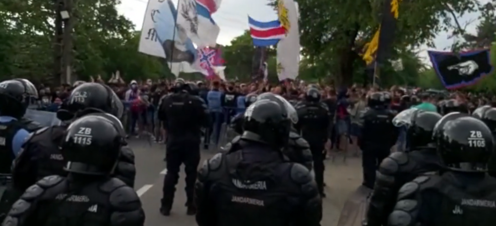Suporterii stelisti, tinuti departe de stadionul din Afumati! Mobilizare totala a jandarmeriei!_3