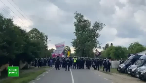 Suporterii stelisti, tinuti departe de stadionul din Afumati! Mobilizare totala a jandarmeriei!