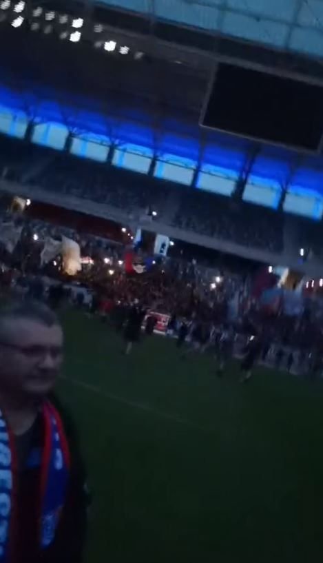 S-au declansat alarmele in Ghencea! Fanii Stelei au intrat pe noul stadion si au patruns pe gazon_10