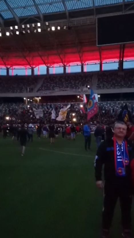 S-au declansat alarmele in Ghencea! Fanii Stelei au intrat pe noul stadion si au patruns pe gazon_15