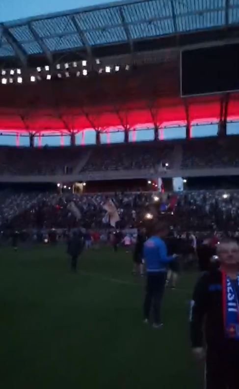 S-au declansat alarmele in Ghencea! Fanii Stelei au intrat pe noul stadion si au patruns pe gazon_18