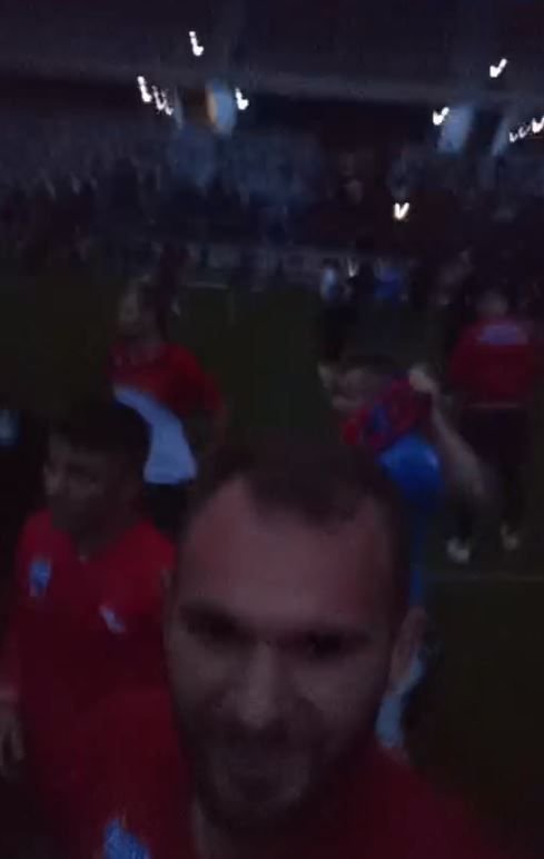 S-au declansat alarmele in Ghencea! Fanii Stelei au intrat pe noul stadion si au patruns pe gazon_19