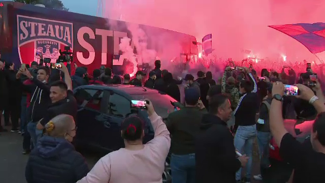 Ghencea s-a luminat in rosu si albastru! Fanii Stelei au mers sa sarbatoreasca alaturi de jucatori promovarea! Spectacol la stadion _2