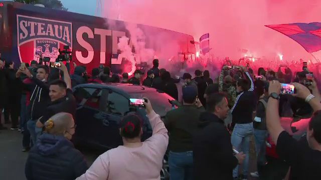 Ghencea s-a luminat in rosu si albastru! Fanii Stelei au mers sa sarbatoreasca alaturi de jucatori promovarea! Spectacol la stadion _2