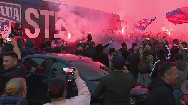 Ghencea s-a luminat in rosu si albastru! Fanii Stelei au mers sa sarbatoreasca alaturi de jucatori promovarea! Spectacol la stadion _3
