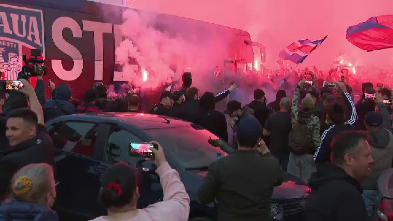 Ghencea s-a luminat in rosu si albastru! Fanii Stelei au mers sa sarbatoreasca alaturi de jucatori promovarea! Spectacol la stadion _3