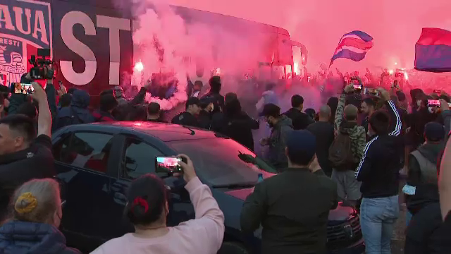 Ghencea s-a luminat in rosu si albastru! Fanii Stelei au mers sa sarbatoreasca alaturi de jucatori promovarea! Spectacol la stadion _4