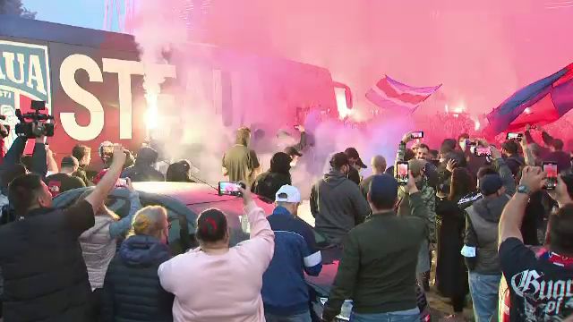 Ghencea s-a luminat in rosu si albastru! Fanii Stelei au mers sa sarbatoreasca alaturi de jucatori promovarea! Spectacol la stadion _9