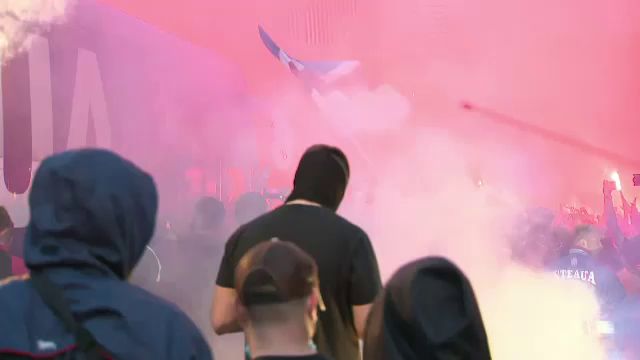 Ghencea s-a luminat in rosu si albastru! Fanii Stelei au mers sa sarbatoreasca alaturi de jucatori promovarea! Spectacol la stadion _12