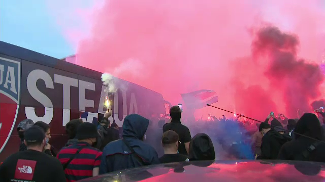 Ghencea s-a luminat in rosu si albastru! Fanii Stelei au mers sa sarbatoreasca alaturi de jucatori promovarea! Spectacol la stadion _15