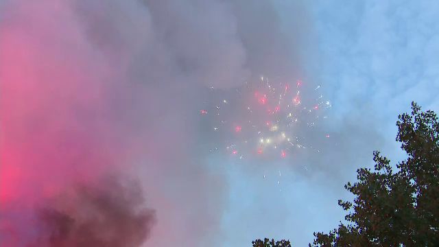 Ghencea s-a luminat in rosu si albastru! Fanii Stelei au mers sa sarbatoreasca alaturi de jucatori promovarea! Spectacol la stadion _16