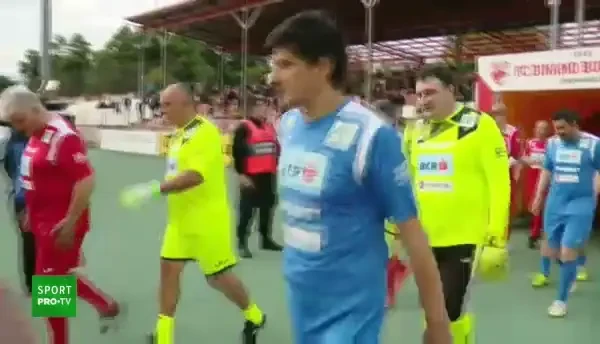 Asta e liga burticilor fantastice! :) Imagini geniale cu Aliuta, Marius Niculae, Lupu sau Andone! Cum arata cu (doar cateva) kilograme in plus :)