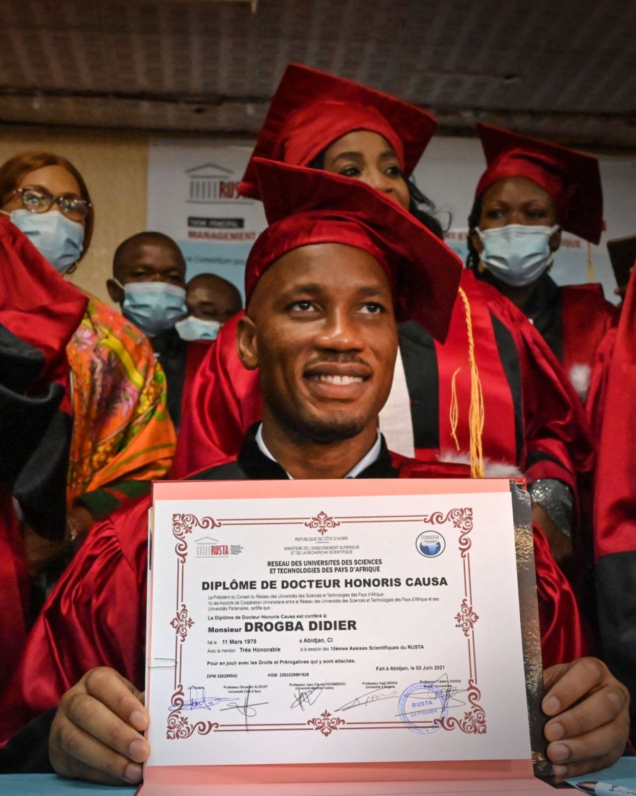 Drogba, omagiat in Coasta de Fildes! Legendarul atacant a obtinut doctoratul onorific la o universitate de renume din Africa_1