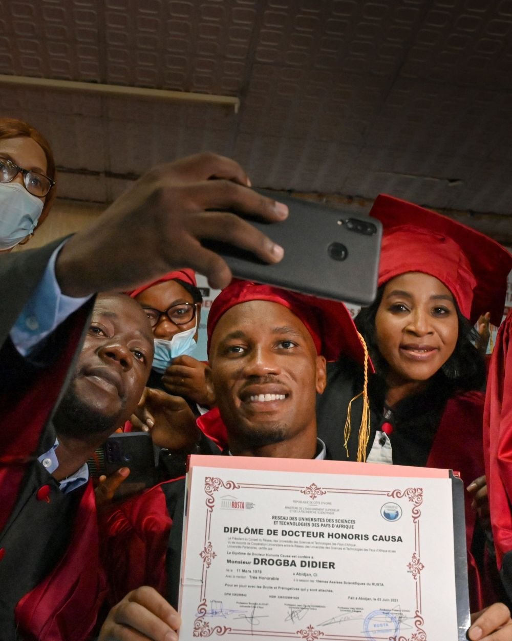 Drogba, omagiat in Coasta de Fildes! Legendarul atacant a obtinut doctoratul onorific la o universitate de renume din Africa_2