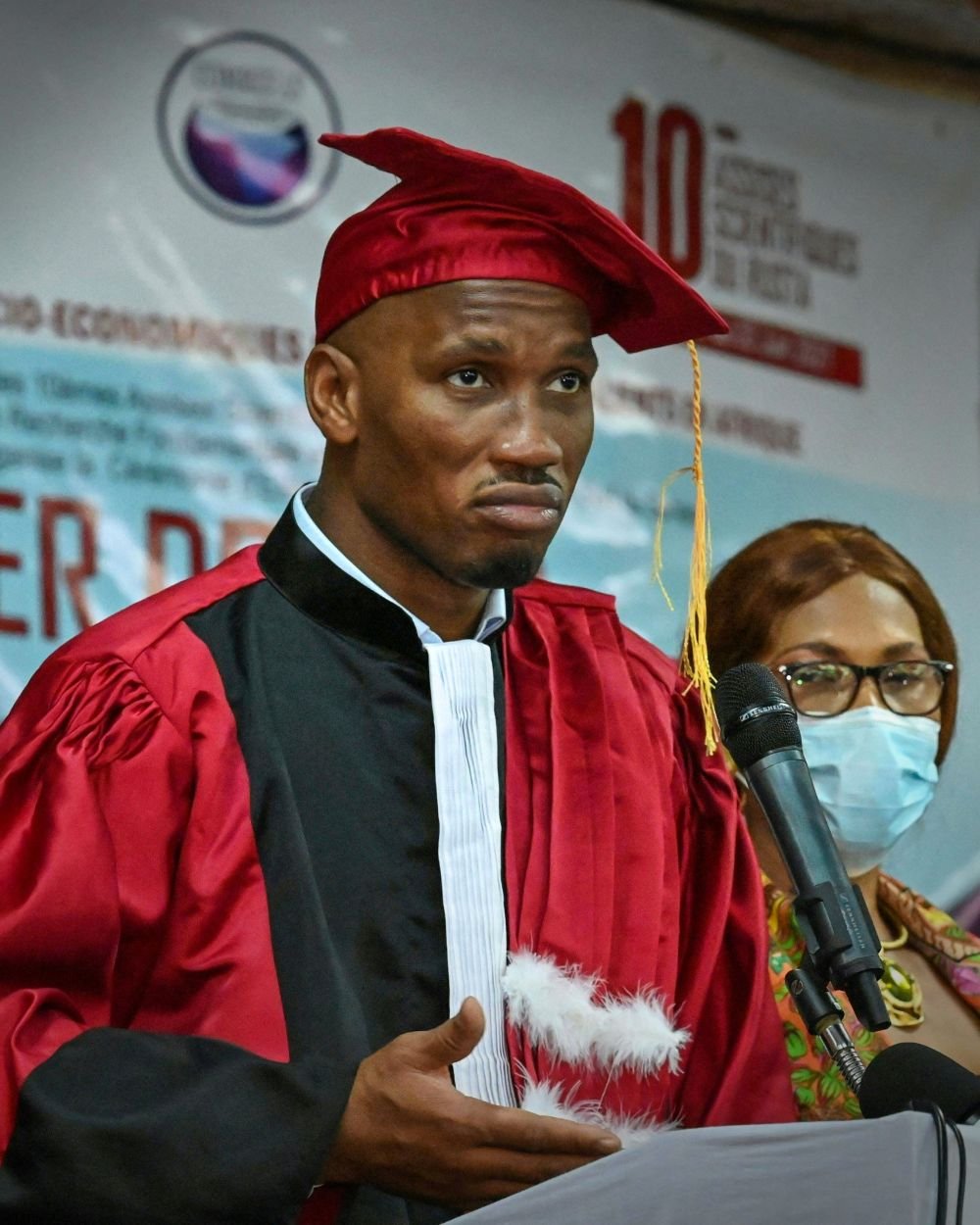 Drogba, omagiat in Coasta de Fildes! Legendarul atacant a obtinut doctoratul onorific la o universitate de renume din Africa_3
