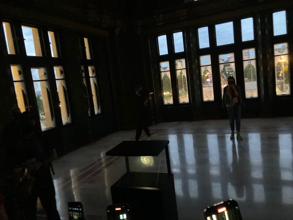 Colierul virtual NFT lansat in premiera mondiala la Iasi si daruit Nadiei Comaneci, la 45 de ani de la primul „10 Perfect”. Mesajul „Zeitei de la Montreal”_3