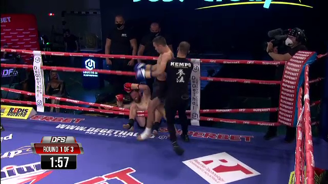 Asta micu da ca Van Damme! KO brutal in gala lui Morosanu! Potoroaca i-a dat somn adversarului sau cu o lovitura incredibila