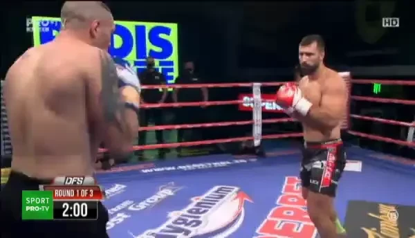 BREAKING NEWS | "Bai, baiatule! Bravo, baaai!" Andrei Stoica l-a spulberat pe Voronin! Mister KO, combinatie catastrofala pentru moldovean!