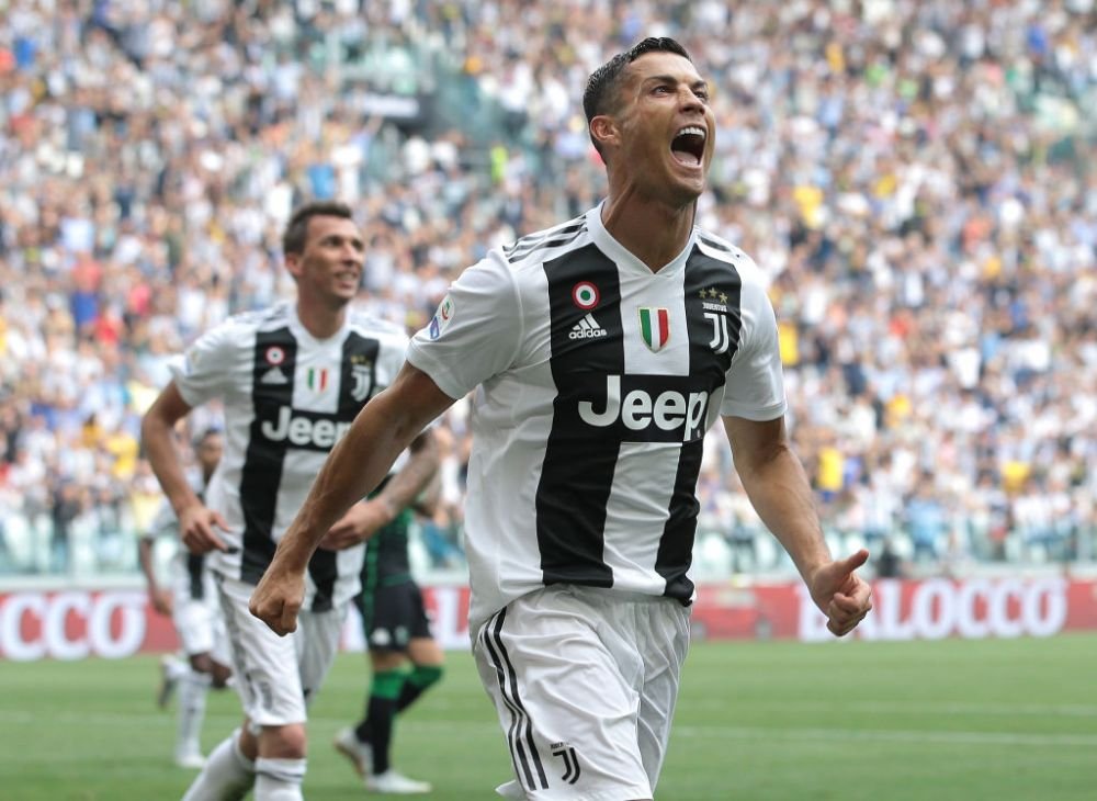 Cristiano Ronaldo a fost pozat la volanul unui bolid de 2,5 milioane de dolari, dar si-a luat unul de 6 ori mai scump. Cum arata _8