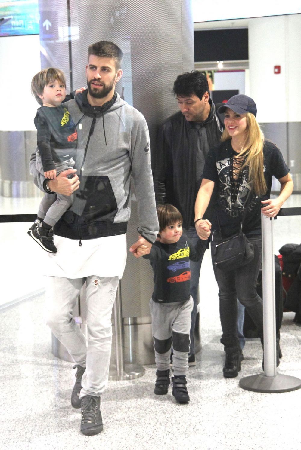 Fiul cel mare al Shakirei si a lui Gerard Pique a mostenit frumusetea parintilor. Cat de simpatic este Milan _6