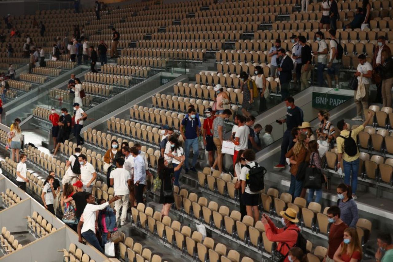 Momente incredibile la Roland Garros. Partida lui Novak Djokovic, oprita pentru 15 minute din cauza fanilor VIDEO _7
