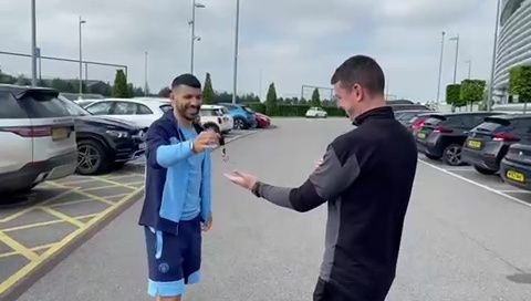 Sergio Aguero, cadouri de 100.000 de lire sterline pentru membrii clubului Manchester City. Ce a facut unul dintre ei cu masina primita_5