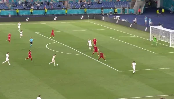 GOOOOL ITALIA! Immobile inscrie cu un sut din interiorul careului