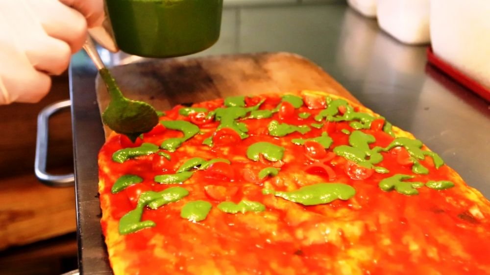 In Bucuresti, exact ca la Roma! Cel mai bun pizzaiolo din Capitala a pregatit o pizza speciala pentru debutul Euro 2020_5