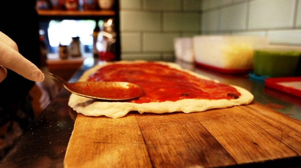 In Bucuresti, exact ca la Roma! Cel mai bun pizzaiolo din Capitala a pregatit o pizza speciala pentru debutul Euro 2020_6