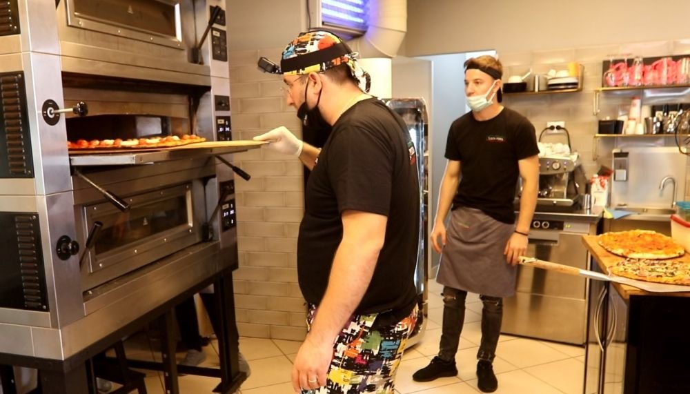 In Bucuresti, exact ca la Roma! Cel mai bun pizzaiolo din Capitala a pregatit o pizza speciala pentru debutul Euro 2020_9