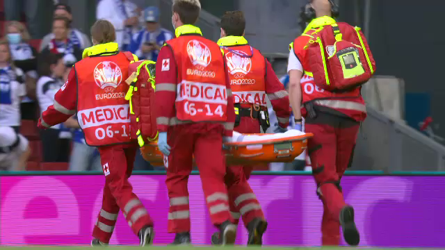 Imagini socante la Euro! Eriksen, prabusit pe gazon, fara suflare! Medicii l-au resuscitat. Informatii de ultima ora: Eriksen si-a sunat colegii in vestiar, de pe patul de spital_8