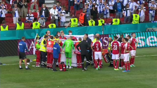 Imagini socante la Euro! Eriksen, prabusit pe gazon, fara suflare! Medicii l-au resuscitat. Informatii de ultima ora: Eriksen si-a sunat colegii in vestiar, de pe patul de spital_13